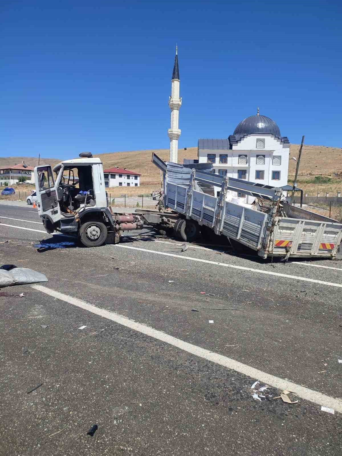 Elazığ’da kamyonlar çarpıştı: 1 yaralı