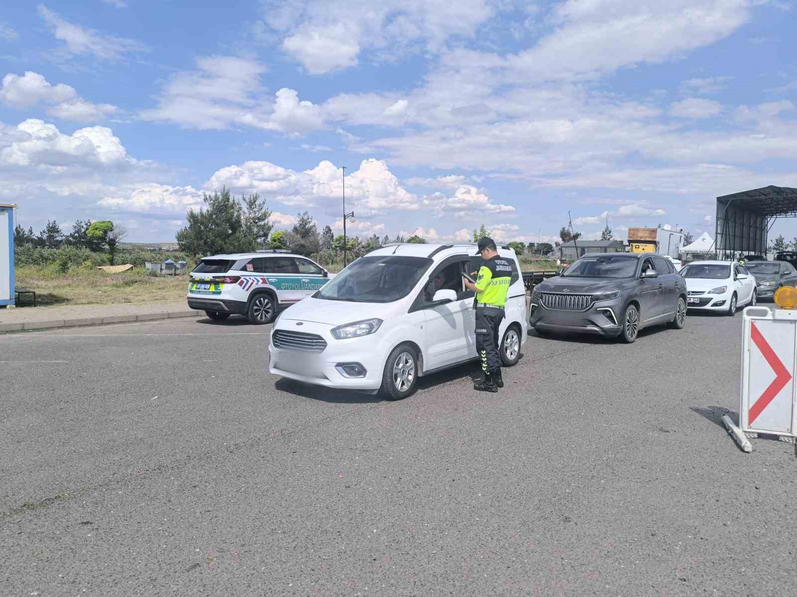 Gaziantep’te şok yol kontrol uygulaması: 74 aranan şahıs yakalandı