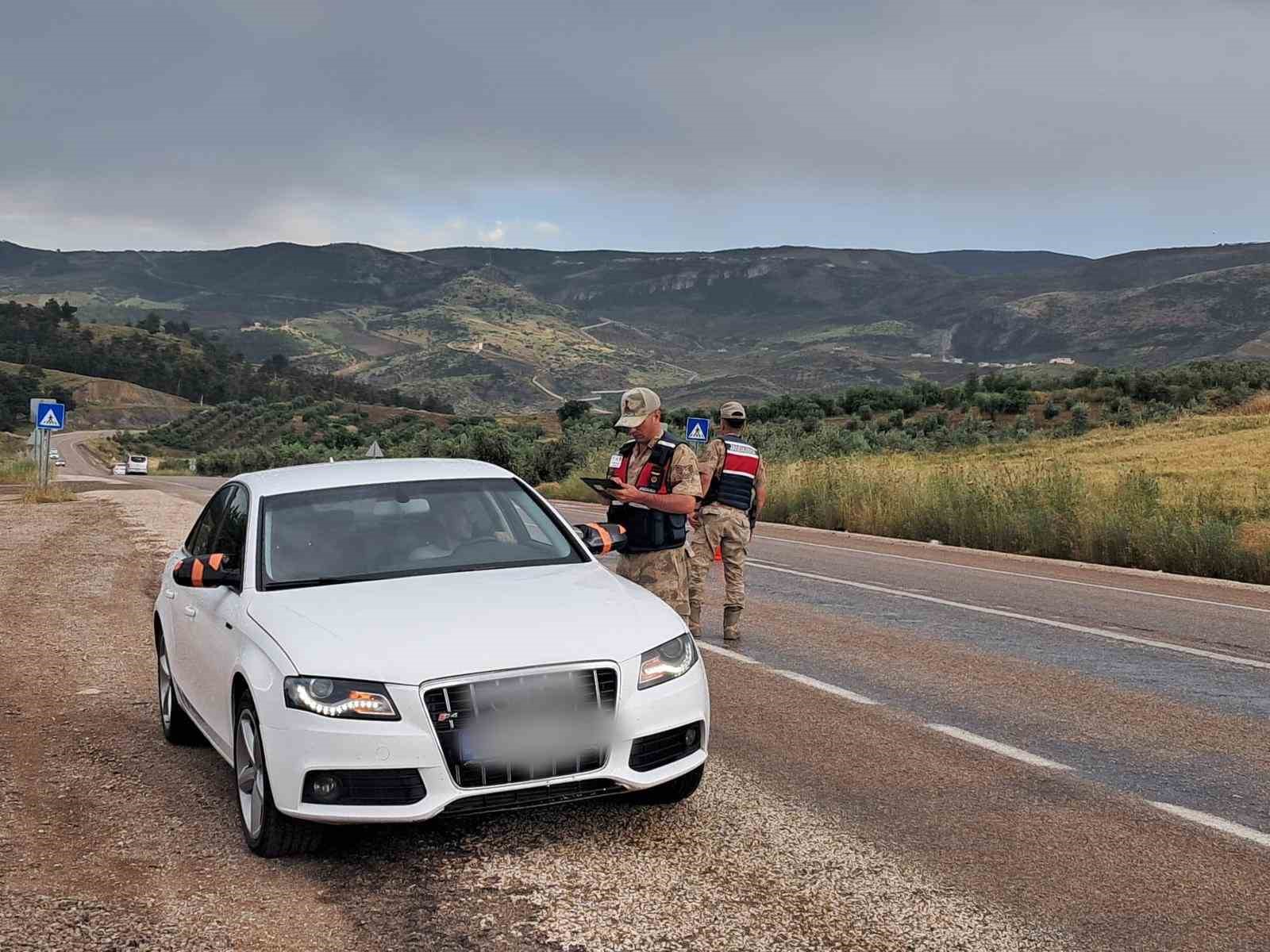 Gaziantep’te şok yol kontrol uygulaması: 74 aranan şahıs yakalandı