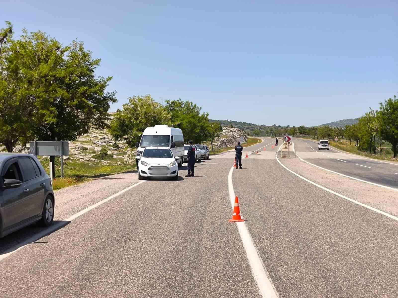 Gaziantep’te şok yol kontrol uygulaması: 74 aranan şahıs yakalandı
