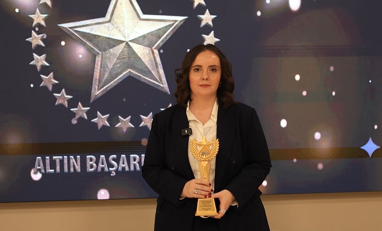 İHA muhabiri Zöhre Alagöz’e "Yılın En İyi Savunma Muhabiri" ödülü verildi