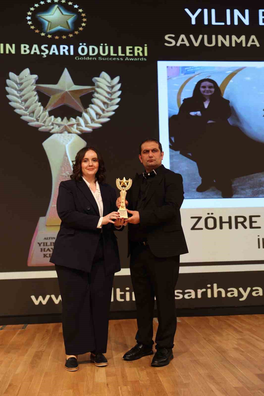 İHA muhabiri Zöhre Alagöz’e "Yılın En İyi Savunma Muhabiri" ödülü verildi