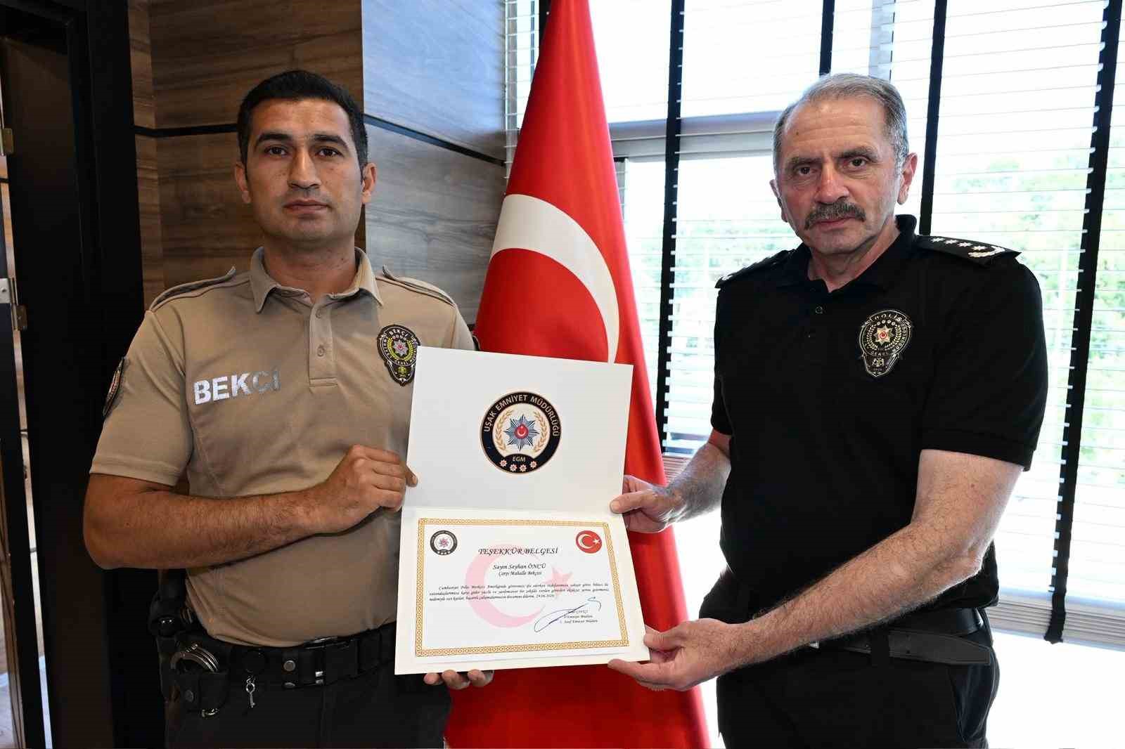 Uşak’ta örnek davranış sergileyen çarşı ve mahalle bekçisine teşekkür belgesi