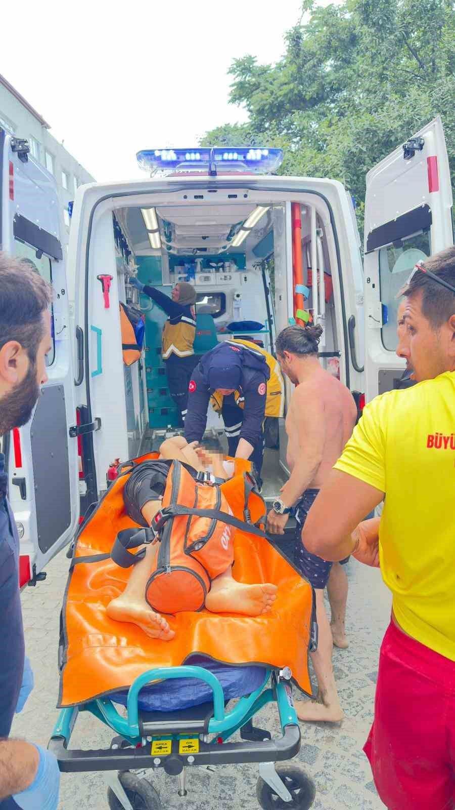 Samsun’da denize giren çocuk boğulma tehlikesi geçirdi