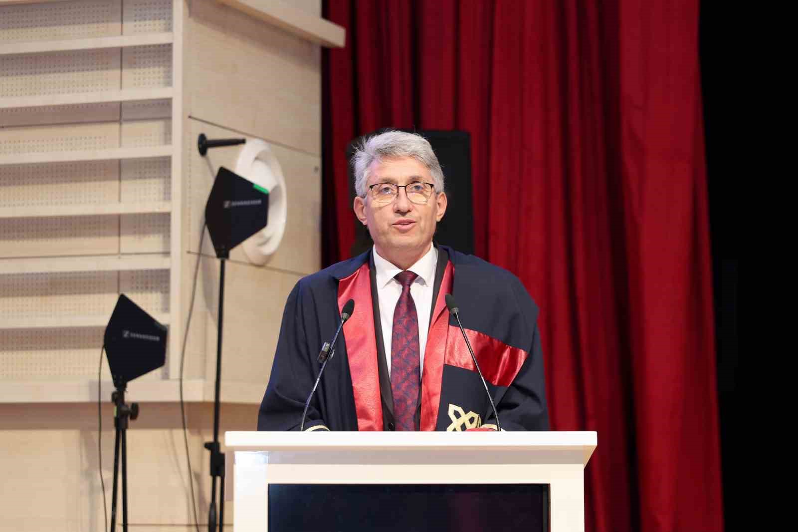 ERÜ Sağlık Hizmetleri Meslek Yüksekokulu yeni mezunlarını verdi