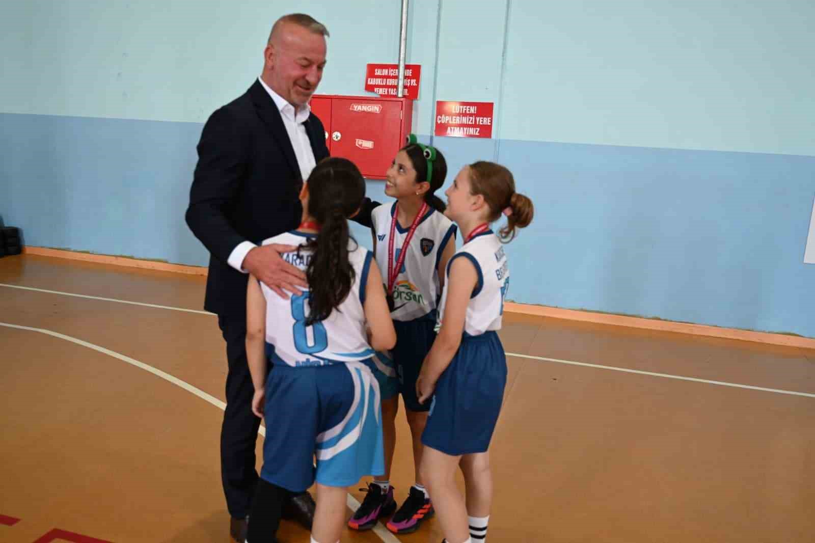 Karacabey Belediyespor’da kupa sevinci