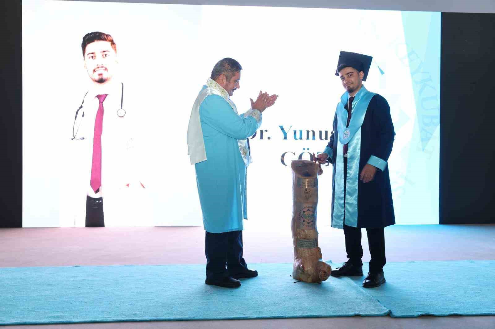 ALKÜ Tıp Fakültesi’nde 90 genç hekim mezun oldu