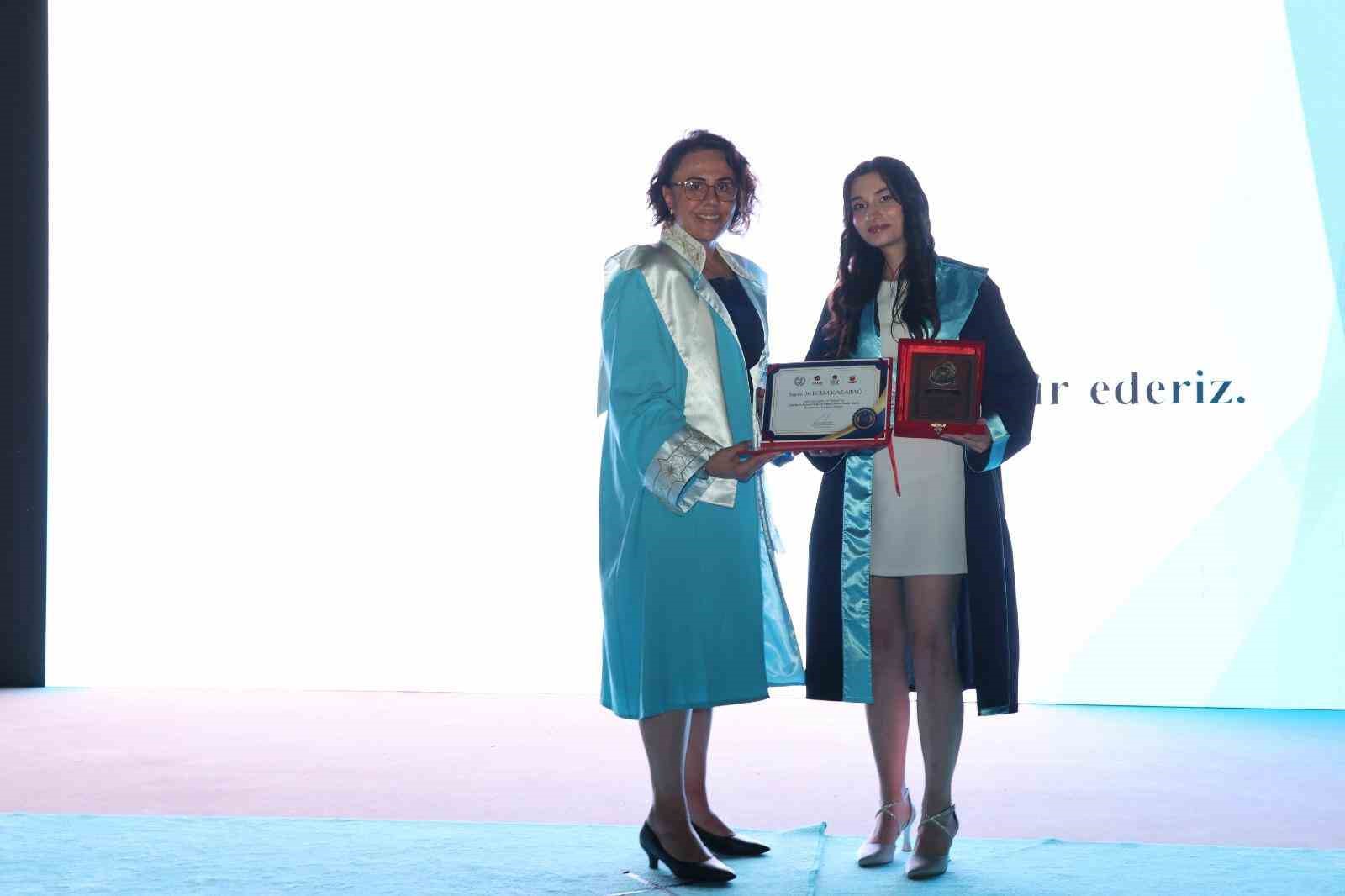 ALKÜ Tıp Fakültesi’nde 90 genç hekim mezun oldu