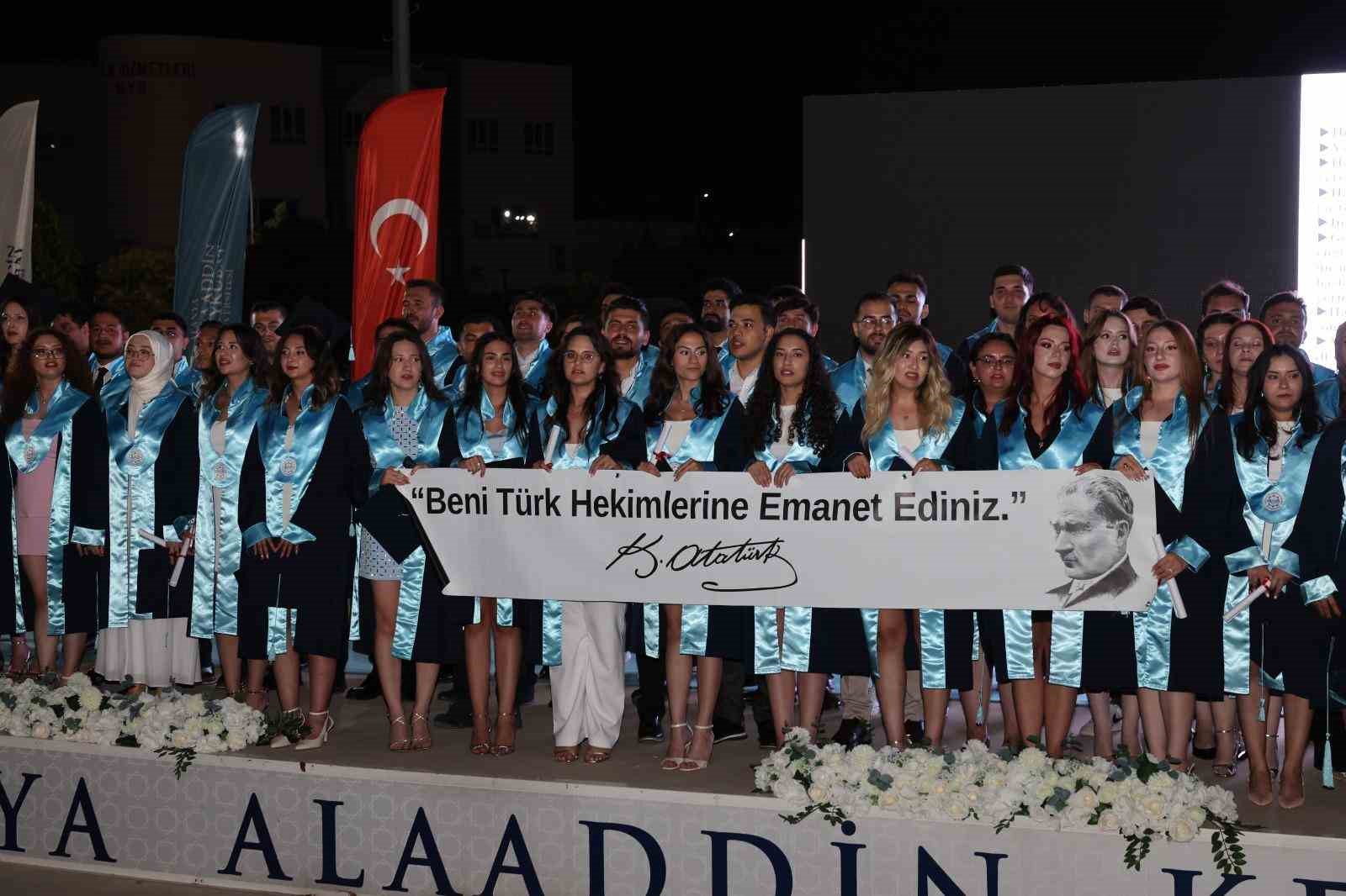 ALKÜ Tıp Fakültesi’nde 90 genç hekim mezun oldu