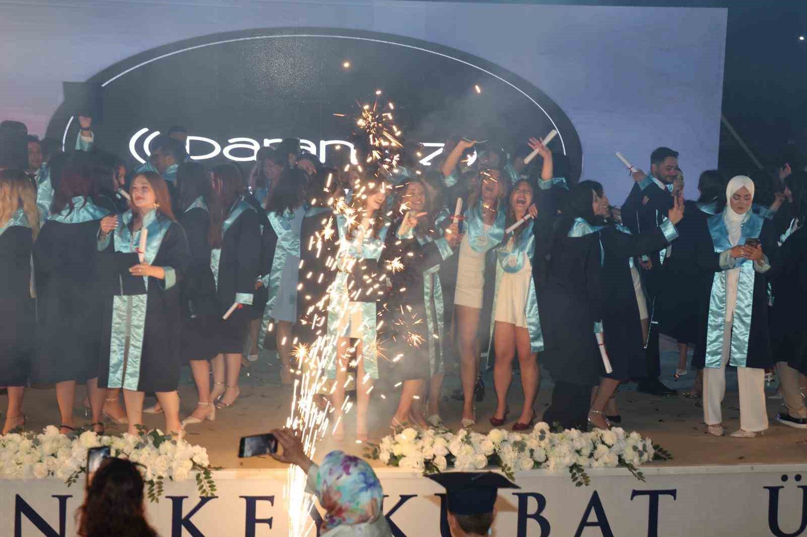ALKÜ Tıp Fakültesi’nde 90 genç hekim mezun oldu
