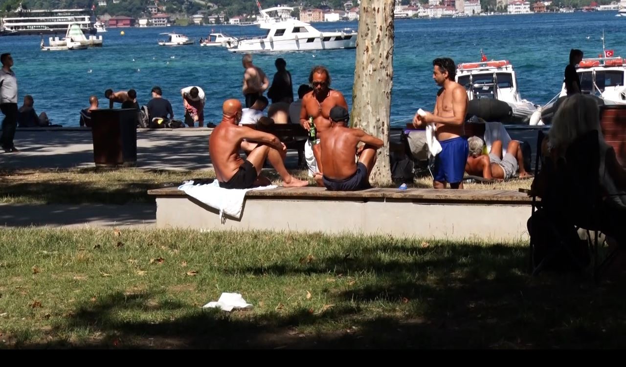 İstanbul’da termometreler 36 dereceyi gösterdi: Sıcaktan bunalan vatandaşlar sahillere akın etti