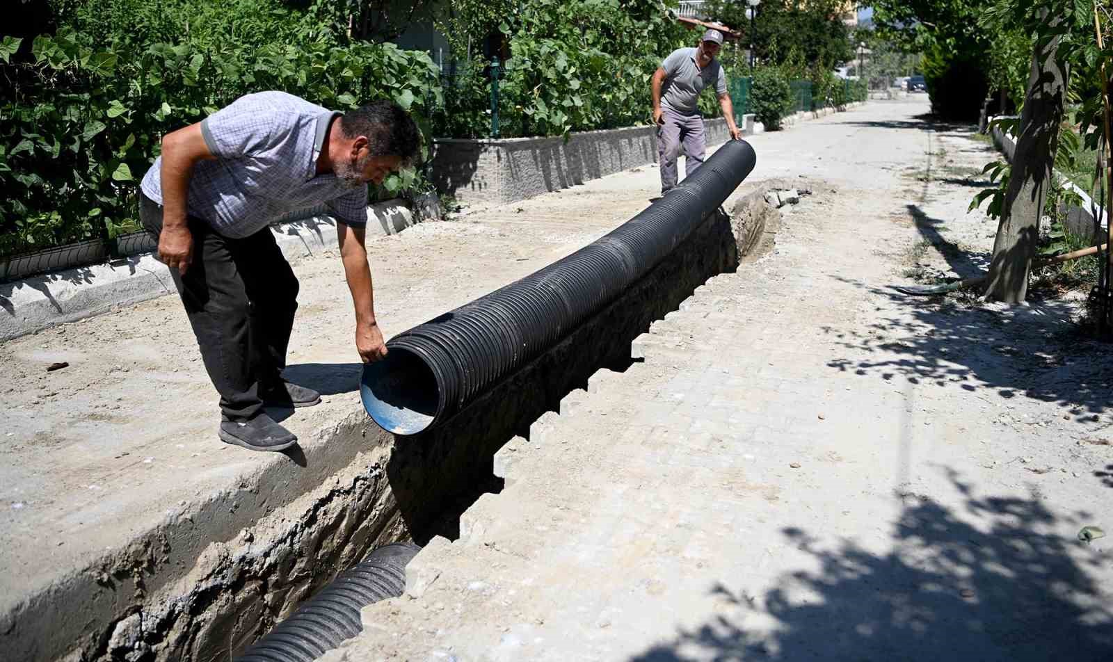 Kuşadası’nda 294 metrelik yağmur suyu hattı çalışması başladı