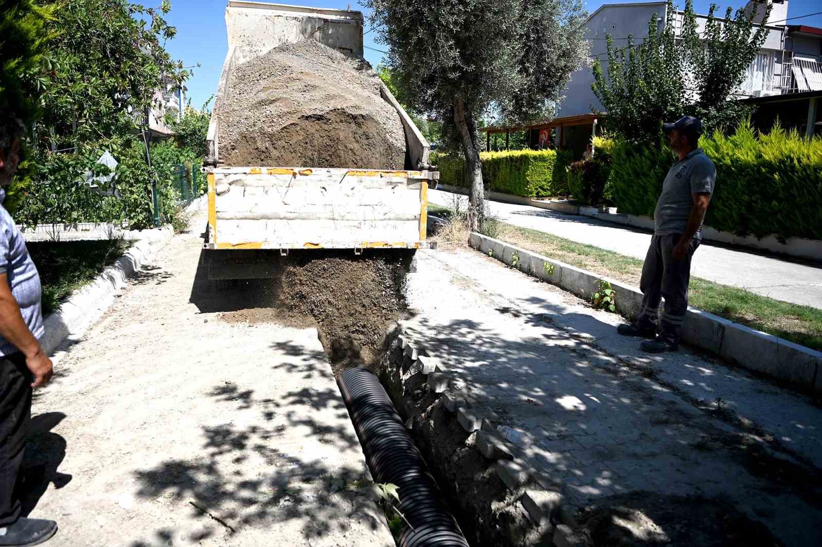 Kuşadası’nda 294 metrelik yağmur suyu hattı çalışması başladı