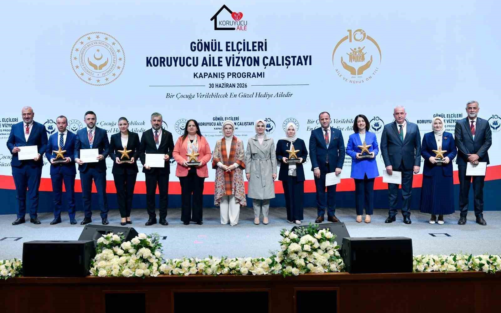 Emine Erdoğan: "İnsanlık tüm çocuklarına sıcak bir yuva, adalet ve barış dolu bir dünya borçludur"