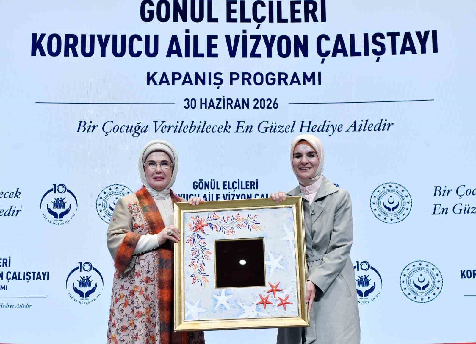 Emine Erdoğan: "İnsanlık tüm çocuklarına sıcak bir yuva, adalet ve barış dolu bir dünya borçludur"