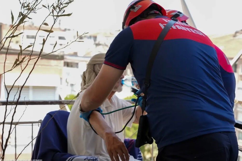 İzmir’de korkutan yangın: 6 kişi dumandan etkilendi