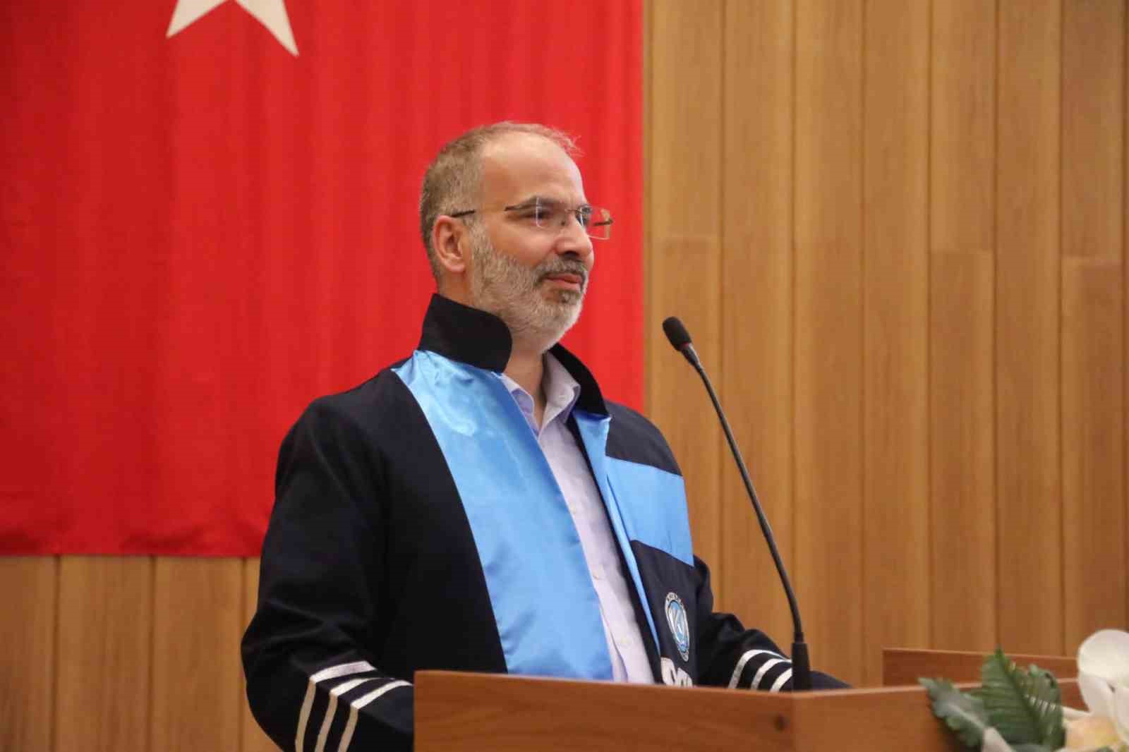 Tamamına yakınını kız öğrencilerin oluşturduğu fakültede mezuniyet coşkusu