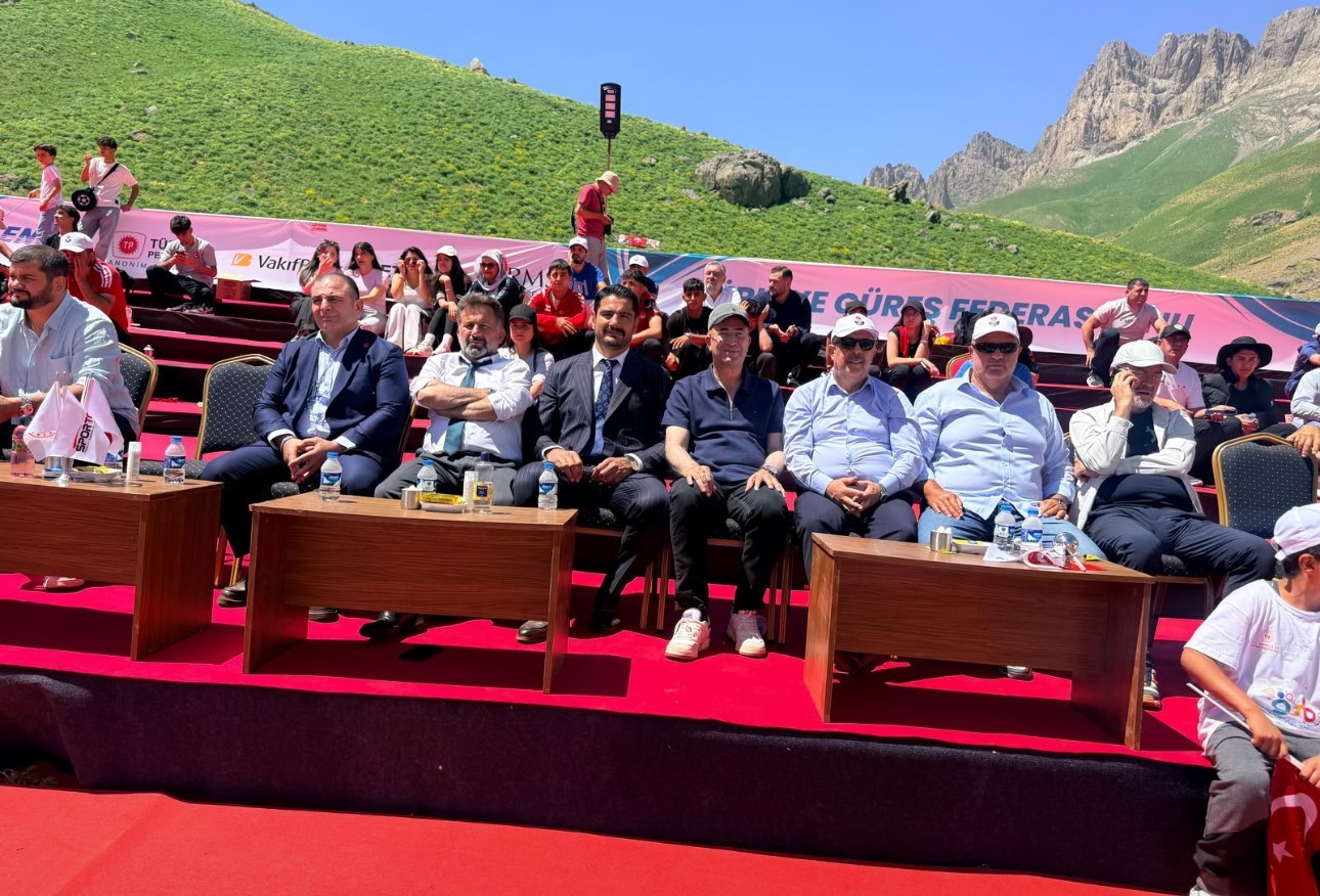 Güreş Süper Lig finalleri 3 bin 500 rakımdaki Cennet Cehennem Vadisi’nde başladı