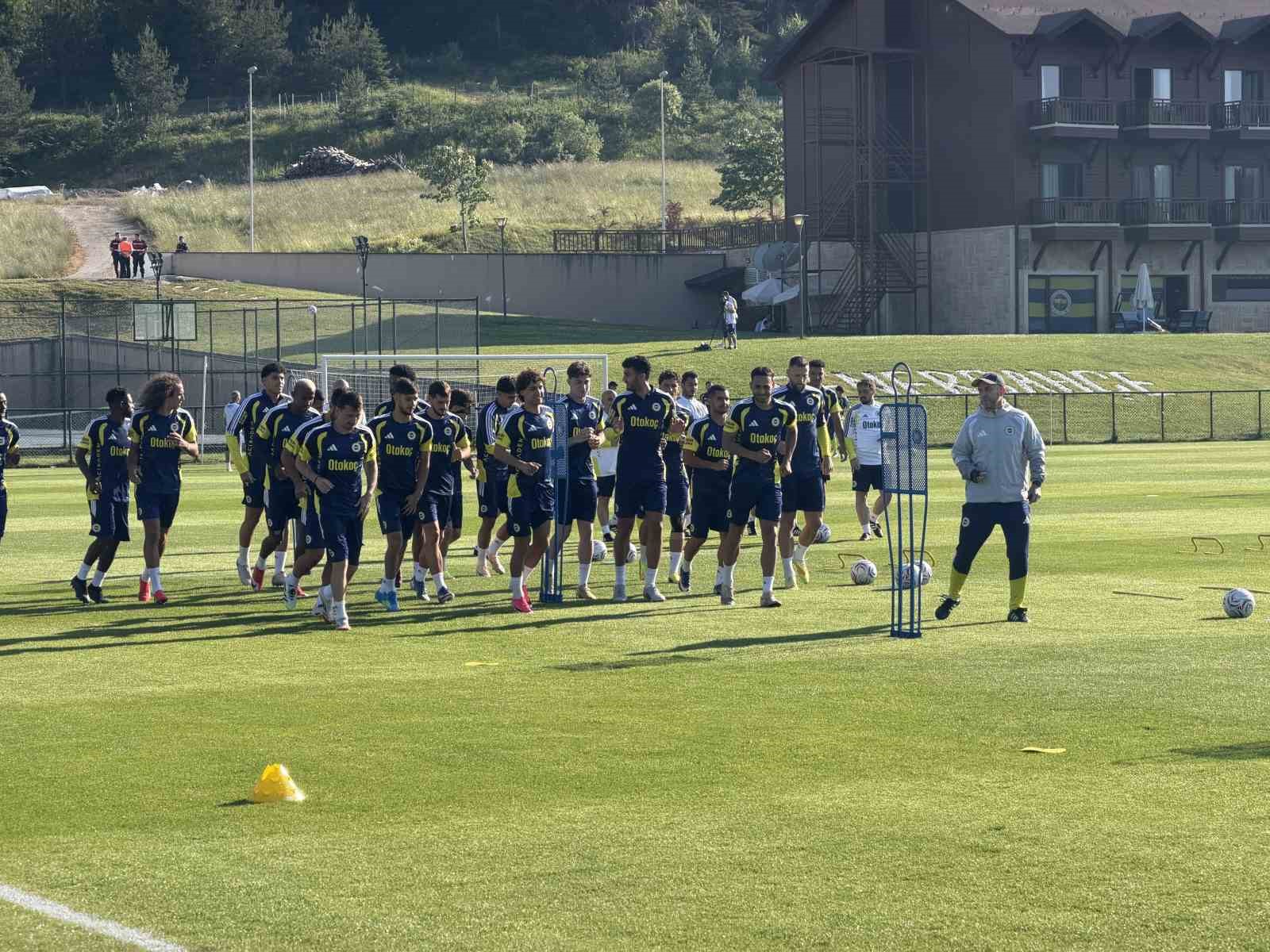 Fenerbahçe, Topuk Yaylası’nda çalışmalarını sürdürüyor