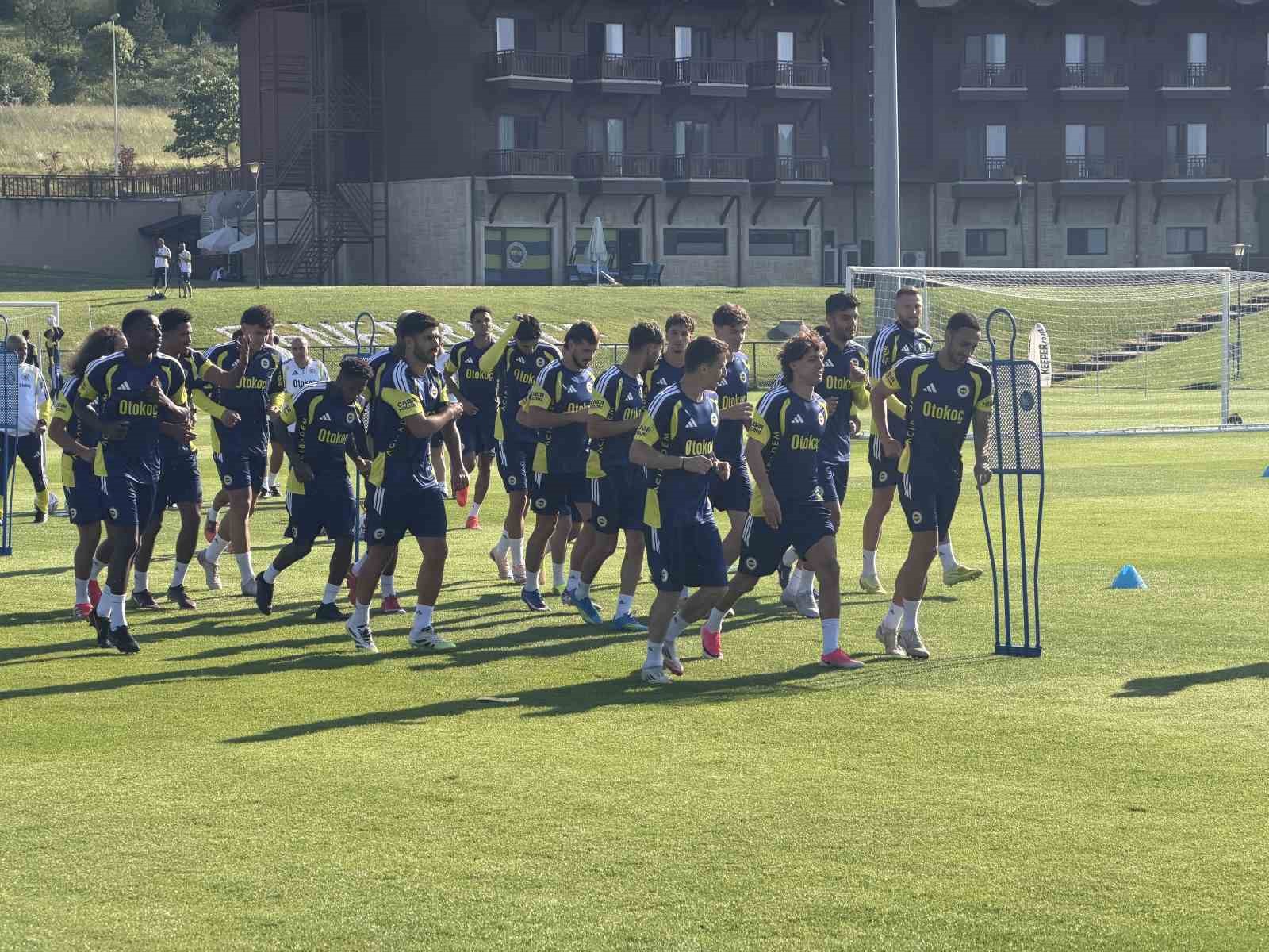 Fenerbahçe, Topuk Yaylası’nda çalışmalarını sürdürüyor