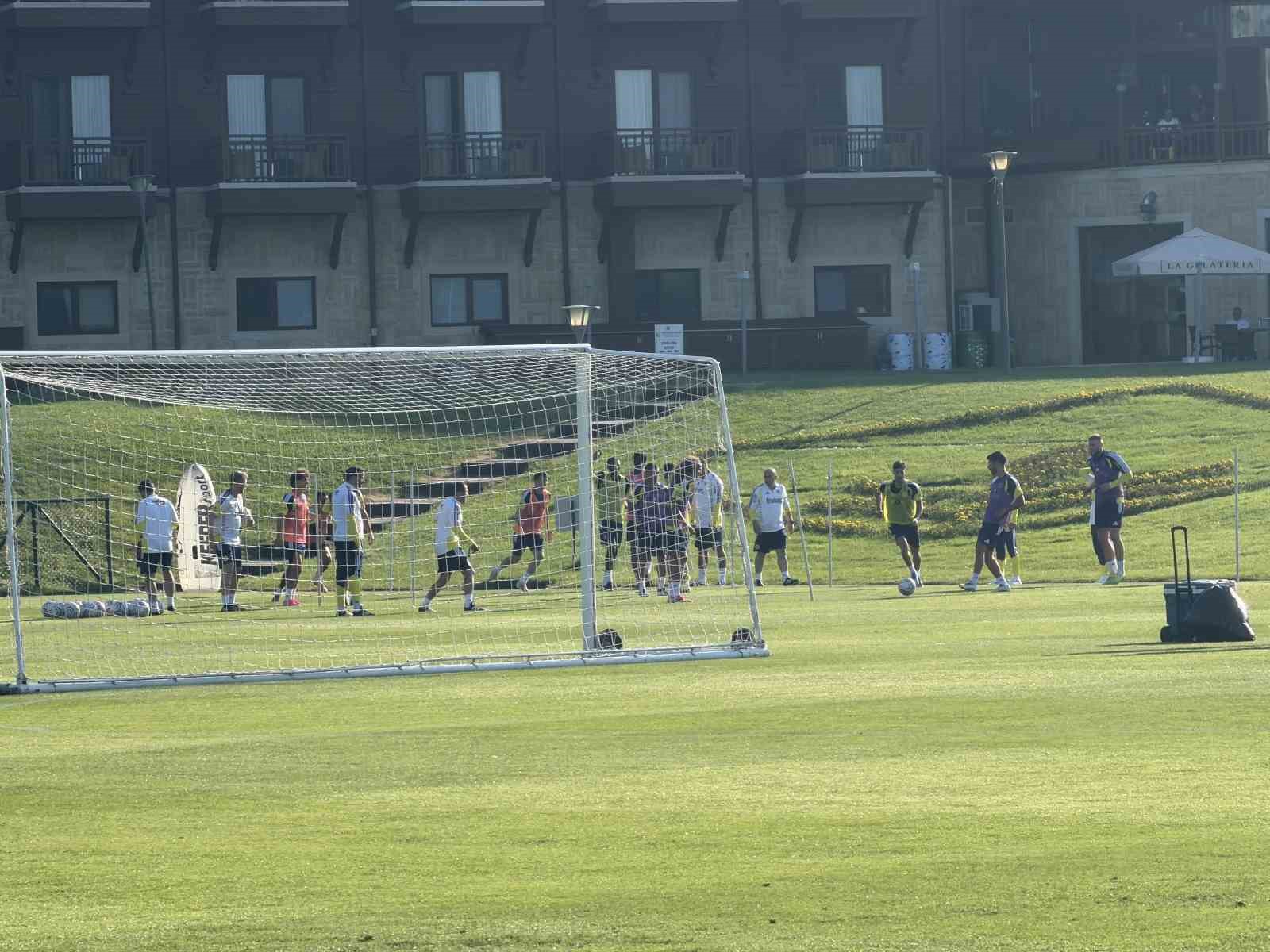 Fenerbahçe, Topuk Yaylası’nda çalışmalarını sürdürüyor