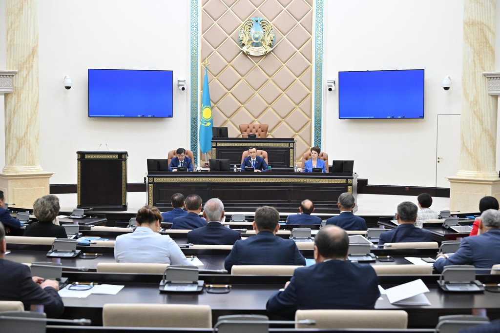 Kazakistan parlamentosu son oturumunu gerçekleştirdi