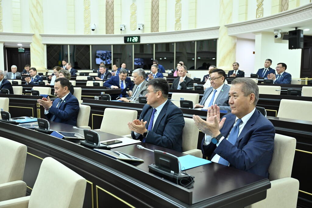 Kazakistan parlamentosu son oturumunu gerçekleştirdi