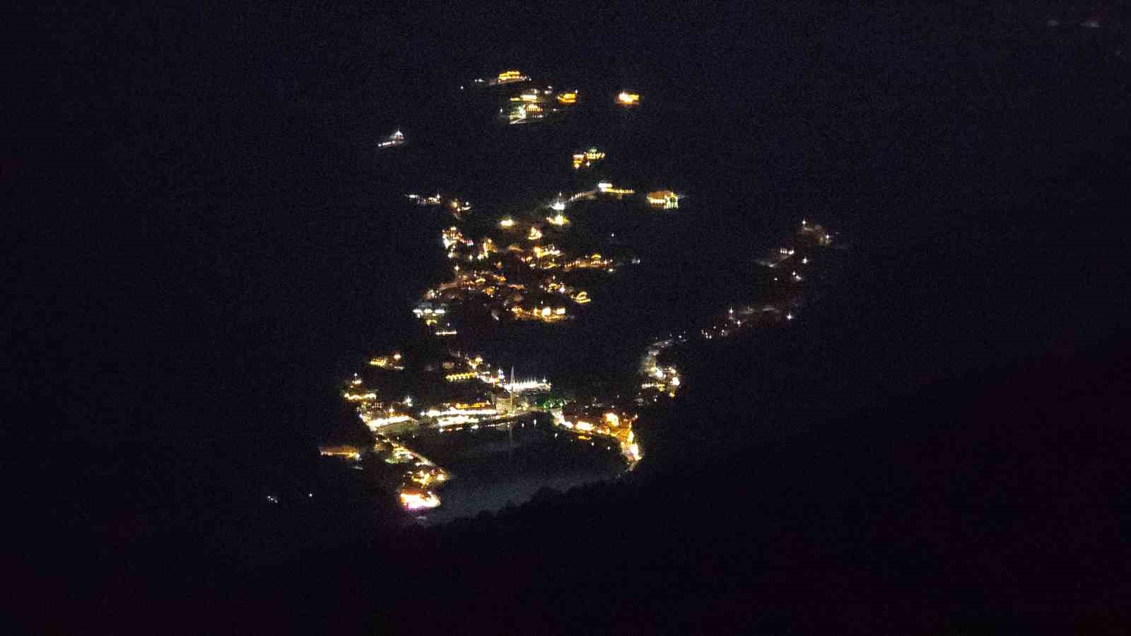 Trabzon’un incisi Uzungöl’de gün batımında görsel şölen