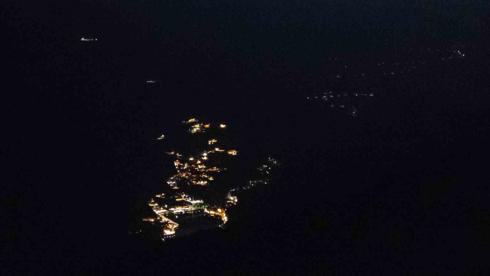 Trabzon’un incisi Uzungöl’de gün batımında görsel şölen