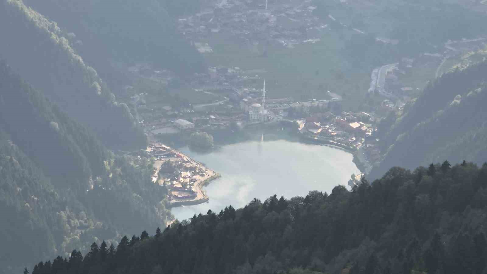 Trabzon’un incisi Uzungöl’de gün batımında görsel şölen
