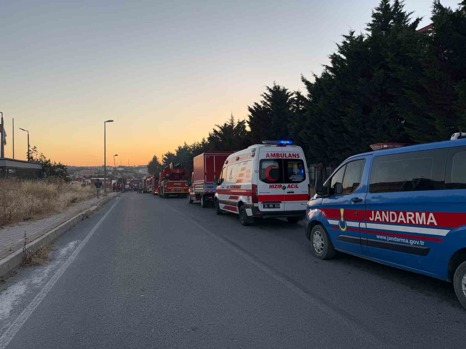 Silivri’de mobilya atölyesinde korkutan yangın