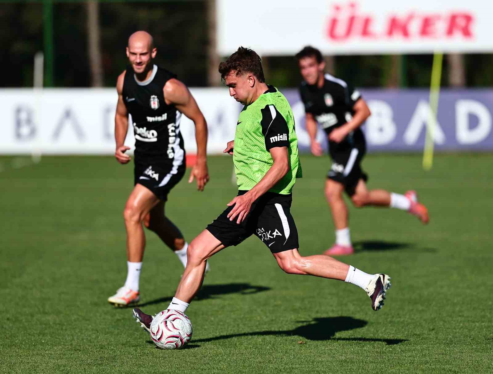 Beşiktaş, günü çift antrenmanla tamamladı