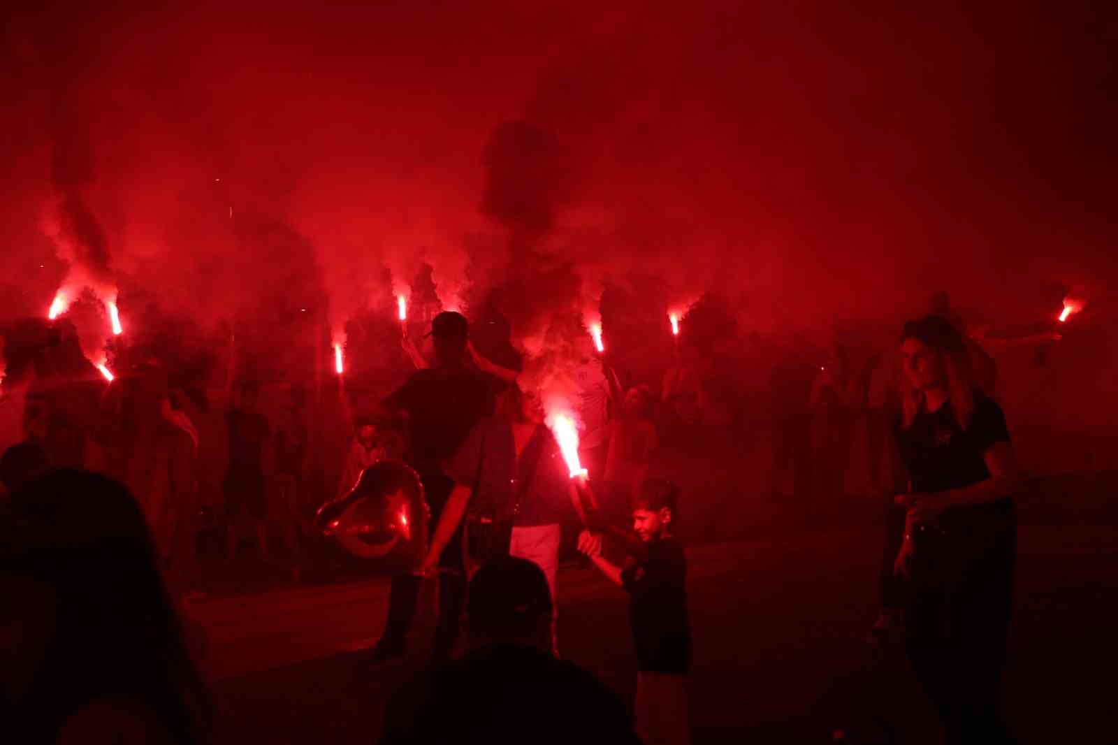 Samsunspor taraftarları, 61. kuruluş yıldönümünü kutladı