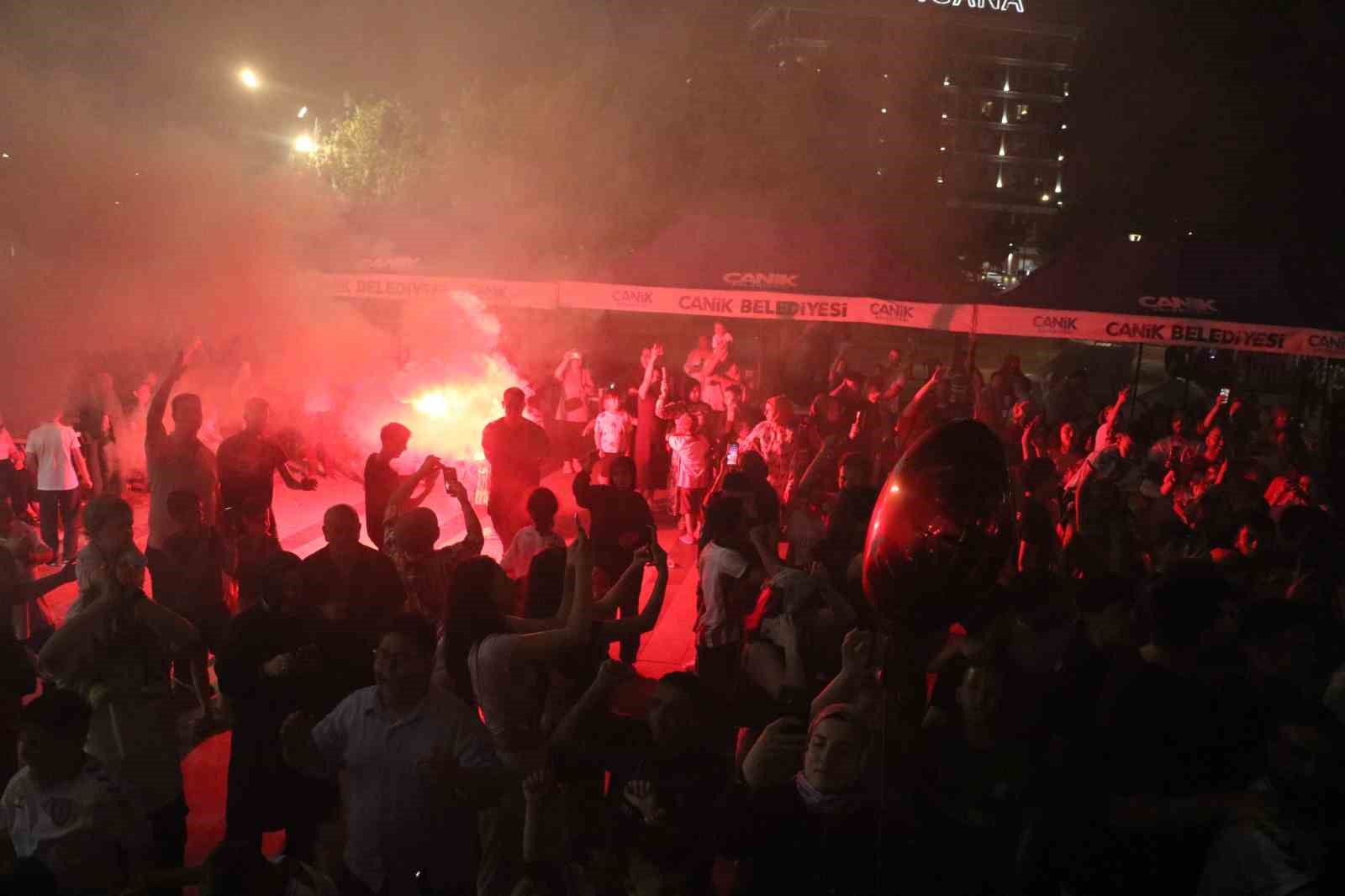 Samsunspor taraftarları, 61. kuruluş yıldönümünü kutladı
