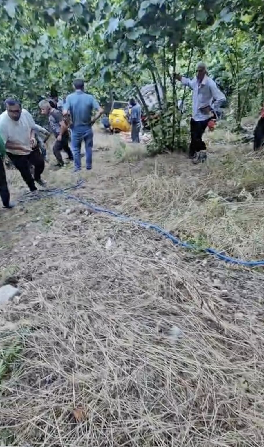 Traktöre bağlı ilaçlama motorunun altında kalan kadın hayatını kaybetti