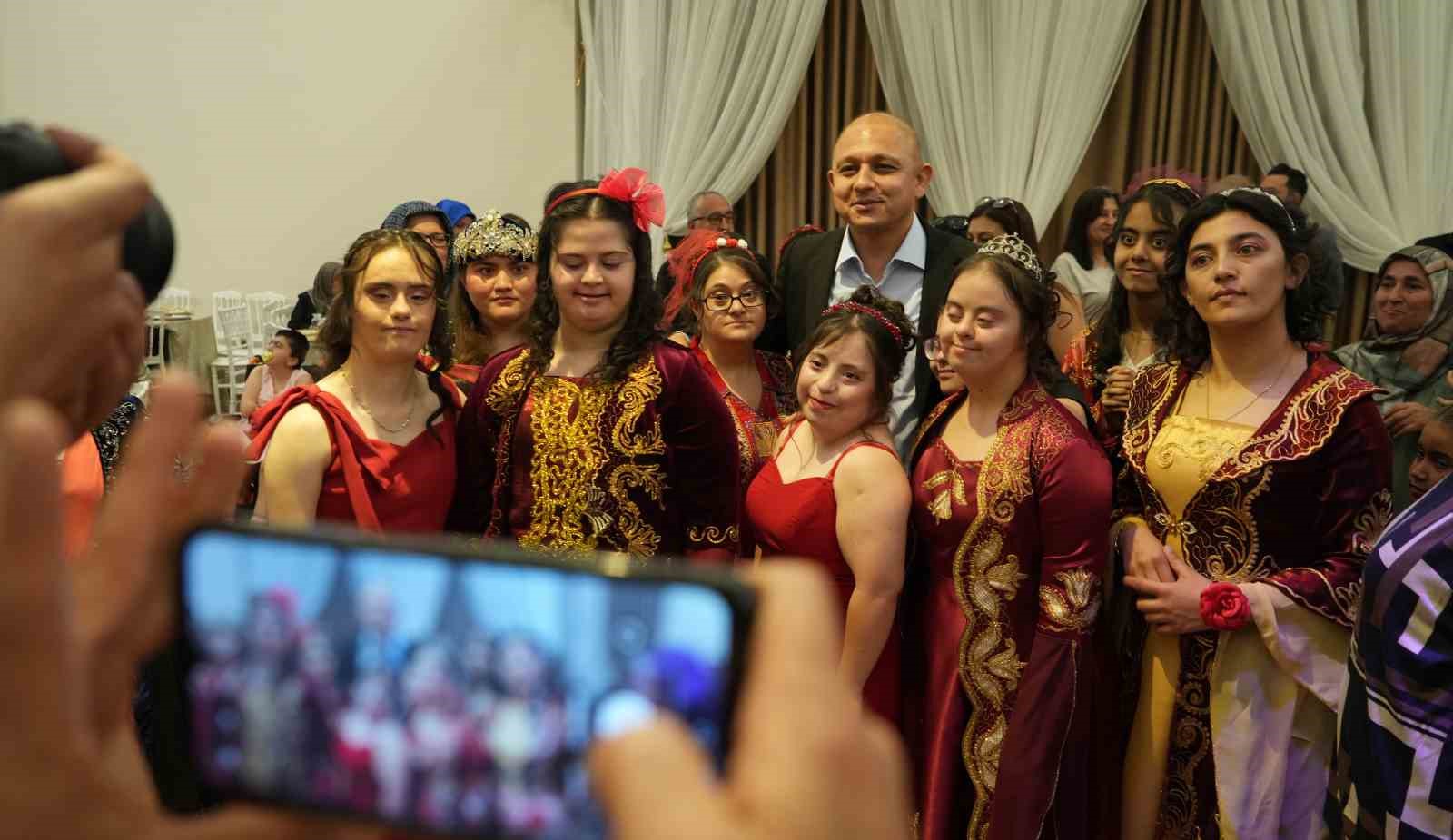 Down sendromlu genç kızların kına hayali gerçek oldu