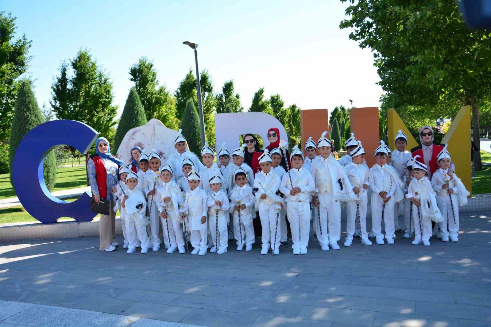 Çorum’da 534 yıllık Osmanlı vakıf geleneği yaşatıldı: Toplu sünnet şöleniyle çocukların yüzü güldü