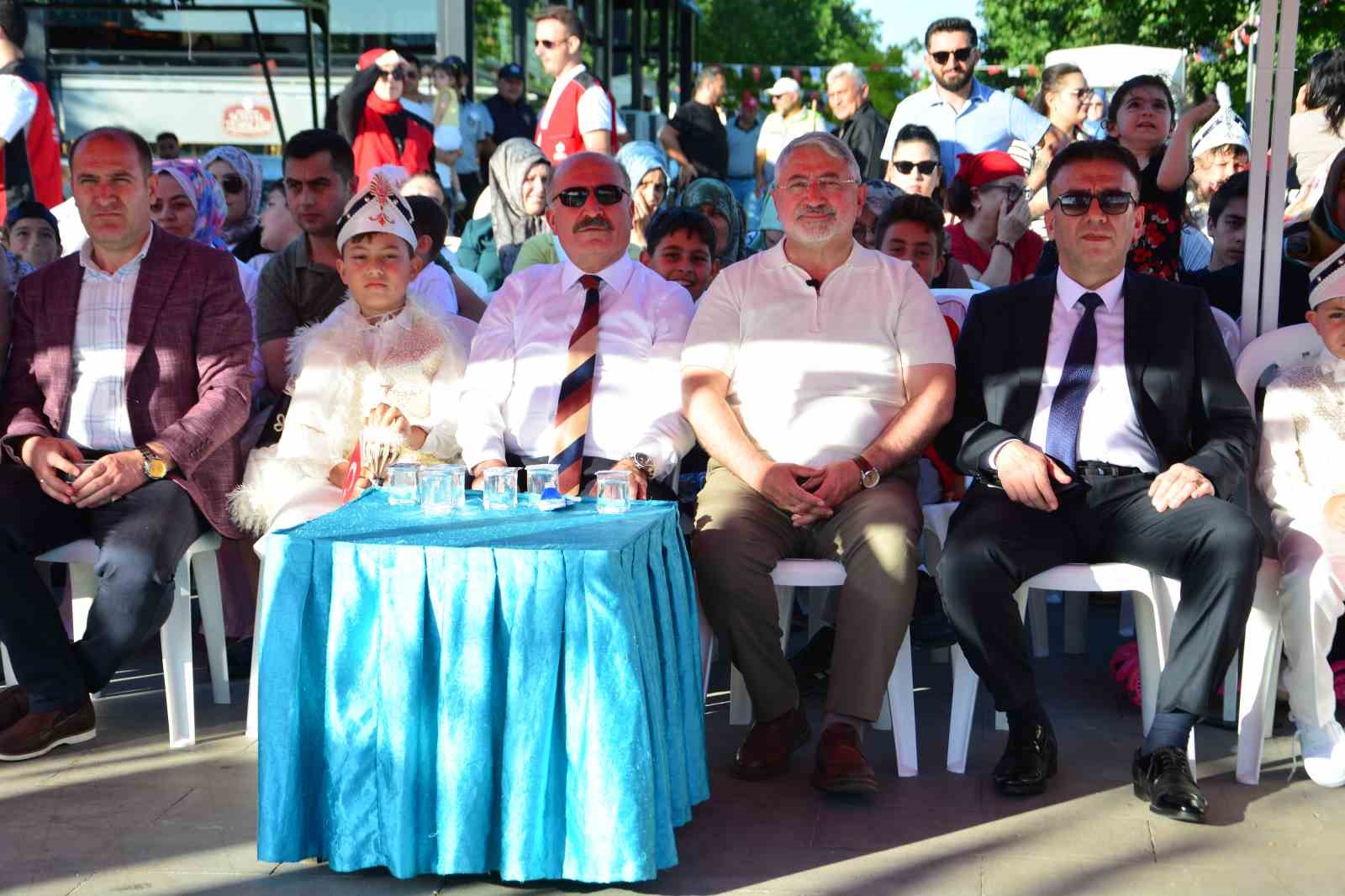 Çorum’da 534 yıllık Osmanlı vakıf geleneği yaşatıldı: Toplu sünnet şöleniyle çocukların yüzü güldü