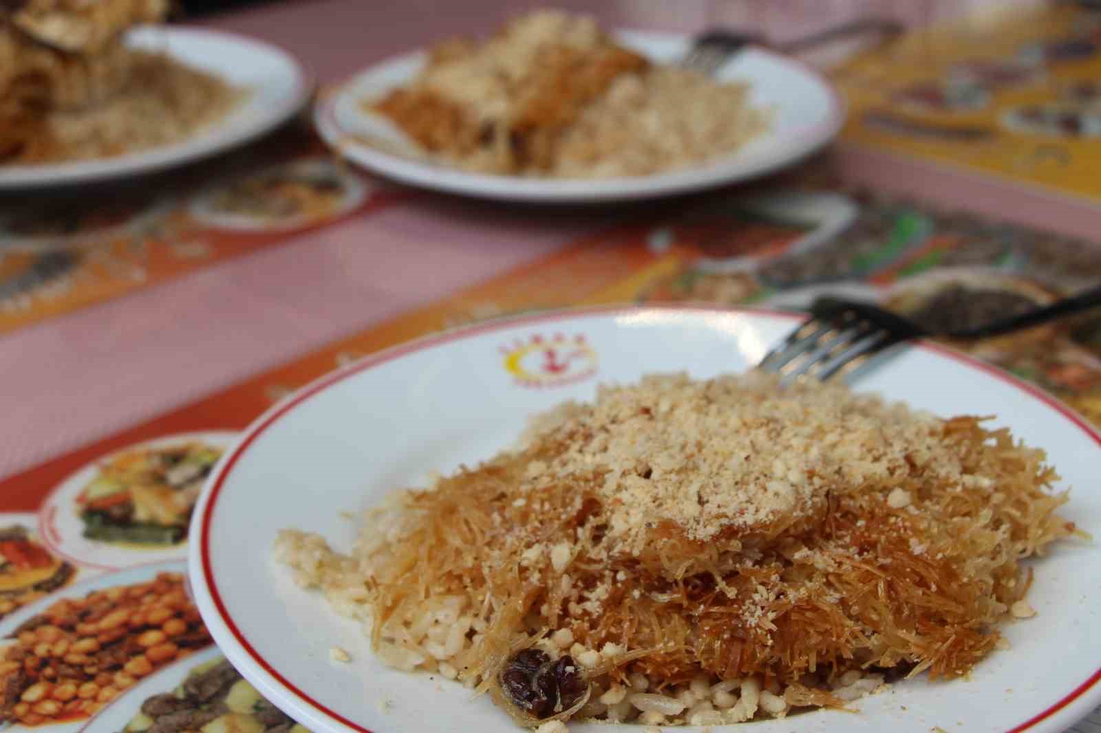 Rizelilerin iyi bildiği, bilmeyenlerin sonradan sevdiği lezzet: Pilav üstü kadayıf