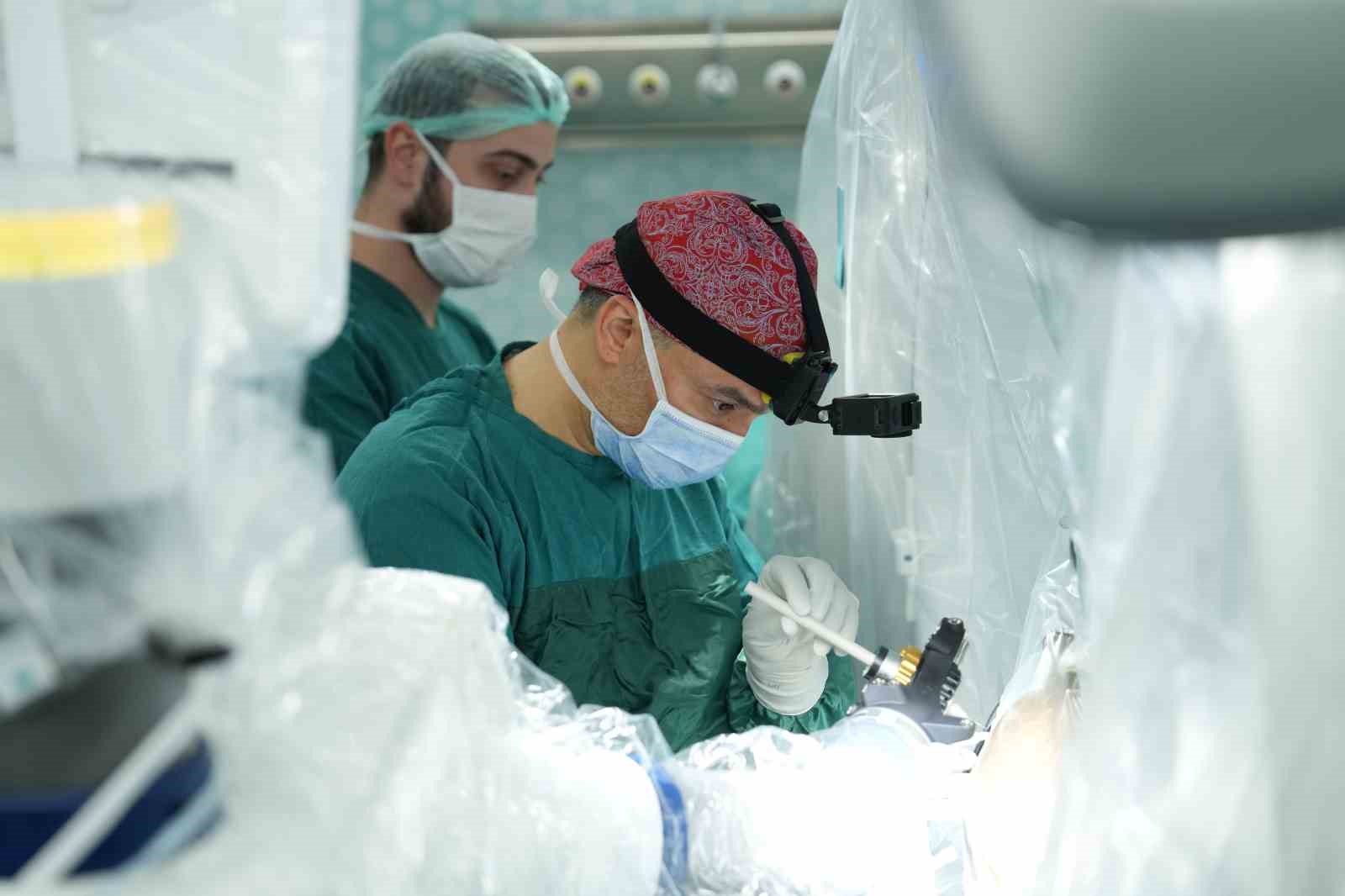 Türkiye ve yakın coğrafyada bir ilk:Robotik navigasyon destekli beyin pili ameliyatı başarıyla gerçekleştirildi