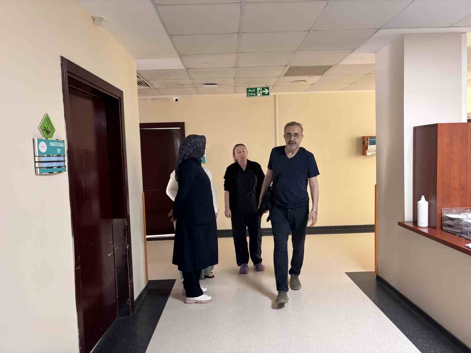 Başhekim yüzde 1 umutla hayata tutundu: Çantasındaki yapay kalple mesaisine başladı