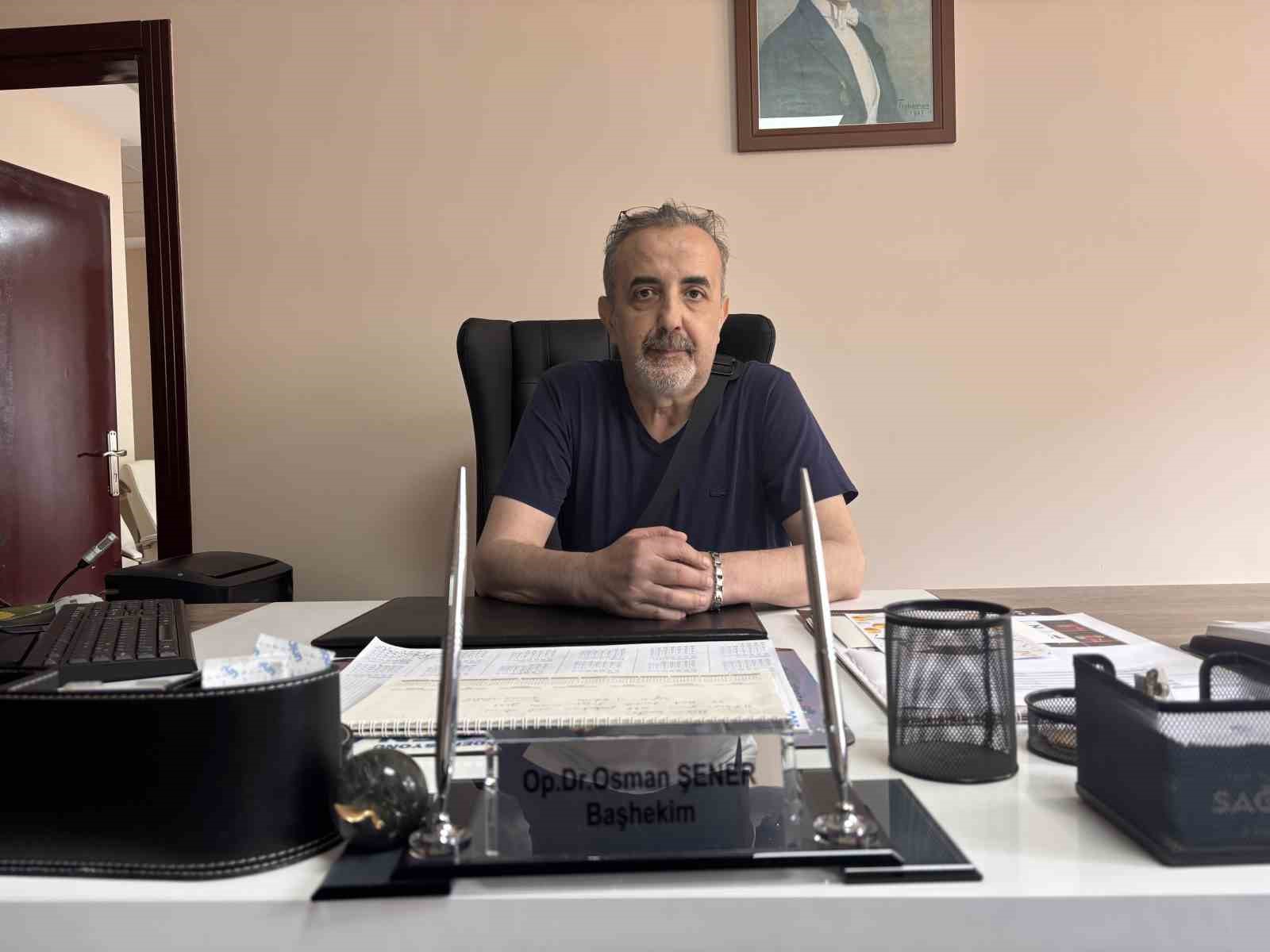 Başhekim yüzde 1 umutla hayata tutundu: Çantasındaki yapay kalple mesaisine başladı
