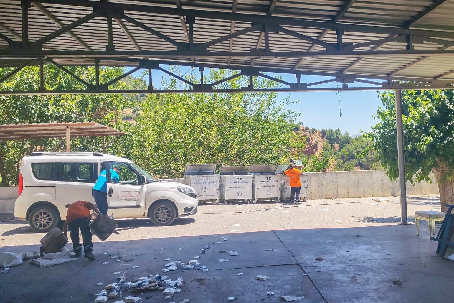 Efeler’de düğün alanlarında temizlik çalışması