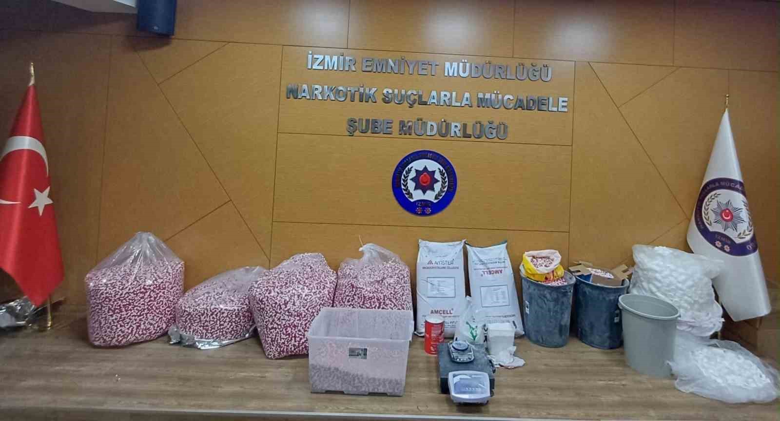 İzmir’de zehir tacirlerine büyük darbe: 121 bin 816 uyuşturucu nitelikli hap ele geçirildi