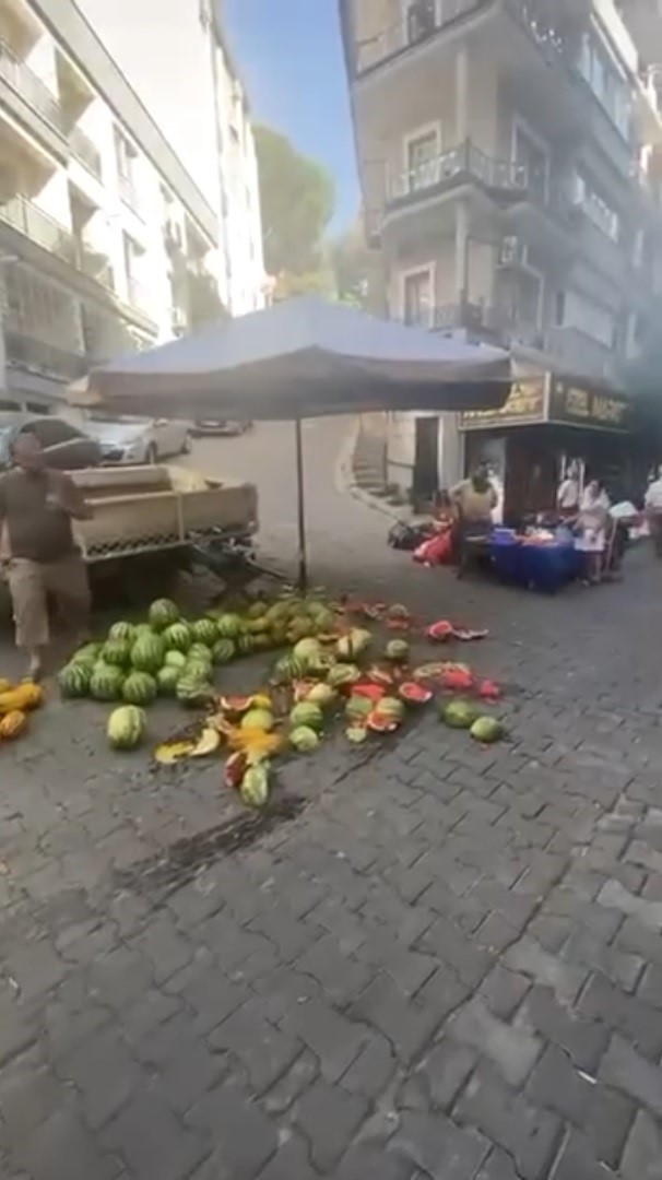Lüks aracıyla girdiği pazar tezgahını darmadağın etti