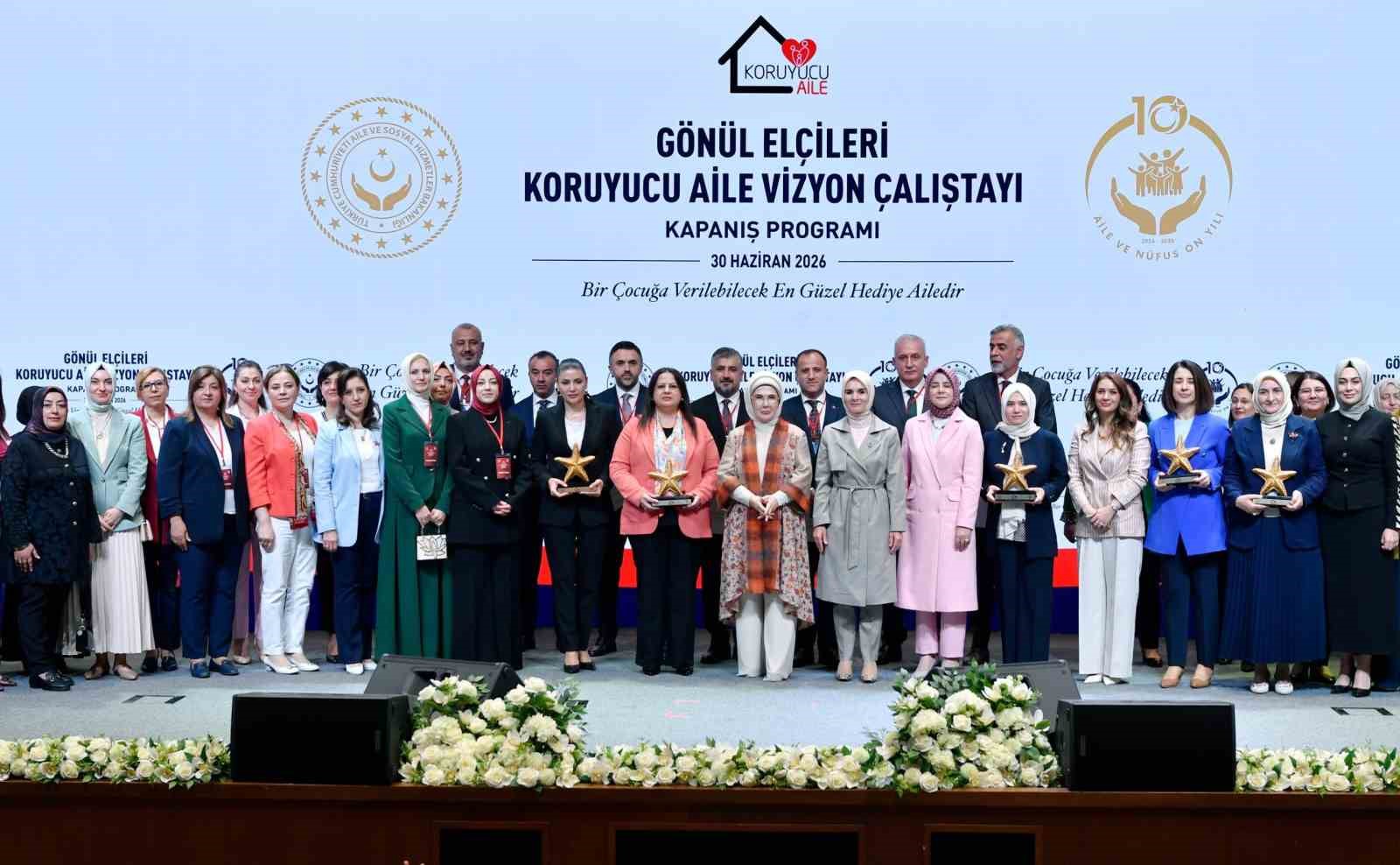 Kahramanmaraş’a koruyucu aile hizmetlerinde "Kalabalık Aile Özel Ödülü"