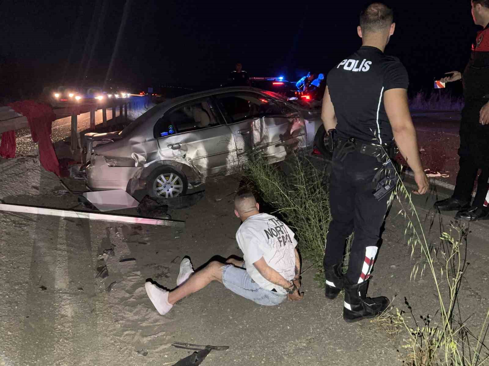 Bursa’da 100 kilometrelik kovalamaca bariyere çarpınca bitti