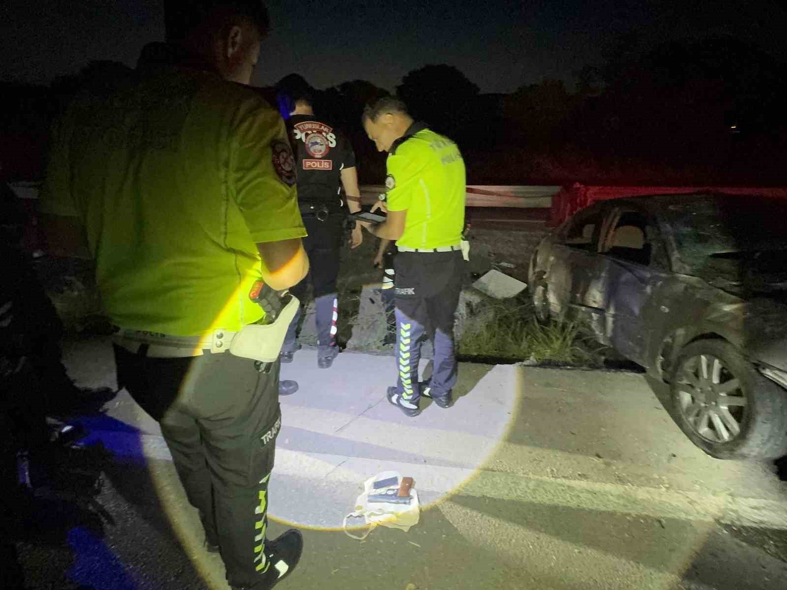 Bursa’da 100 kilometrelik kovalamaca bariyere çarpınca bitti