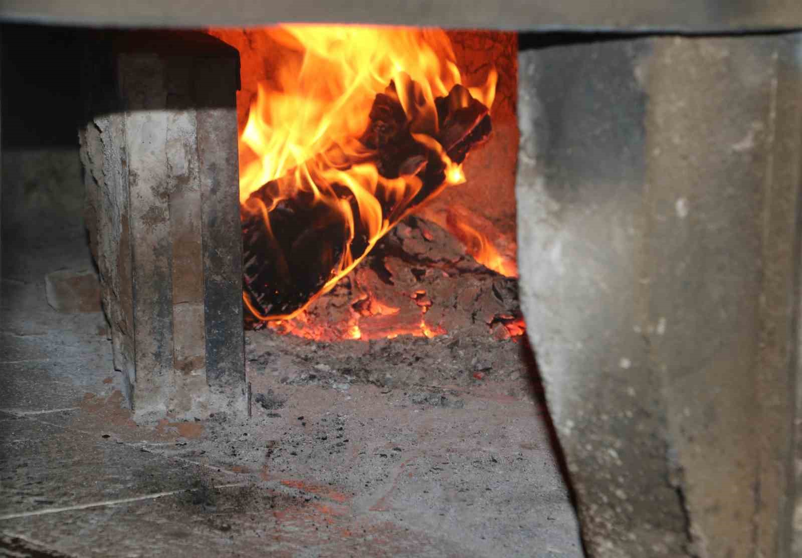 Diyarbakır’da 60 derece sıcakta ’ekmek’ mesaisi