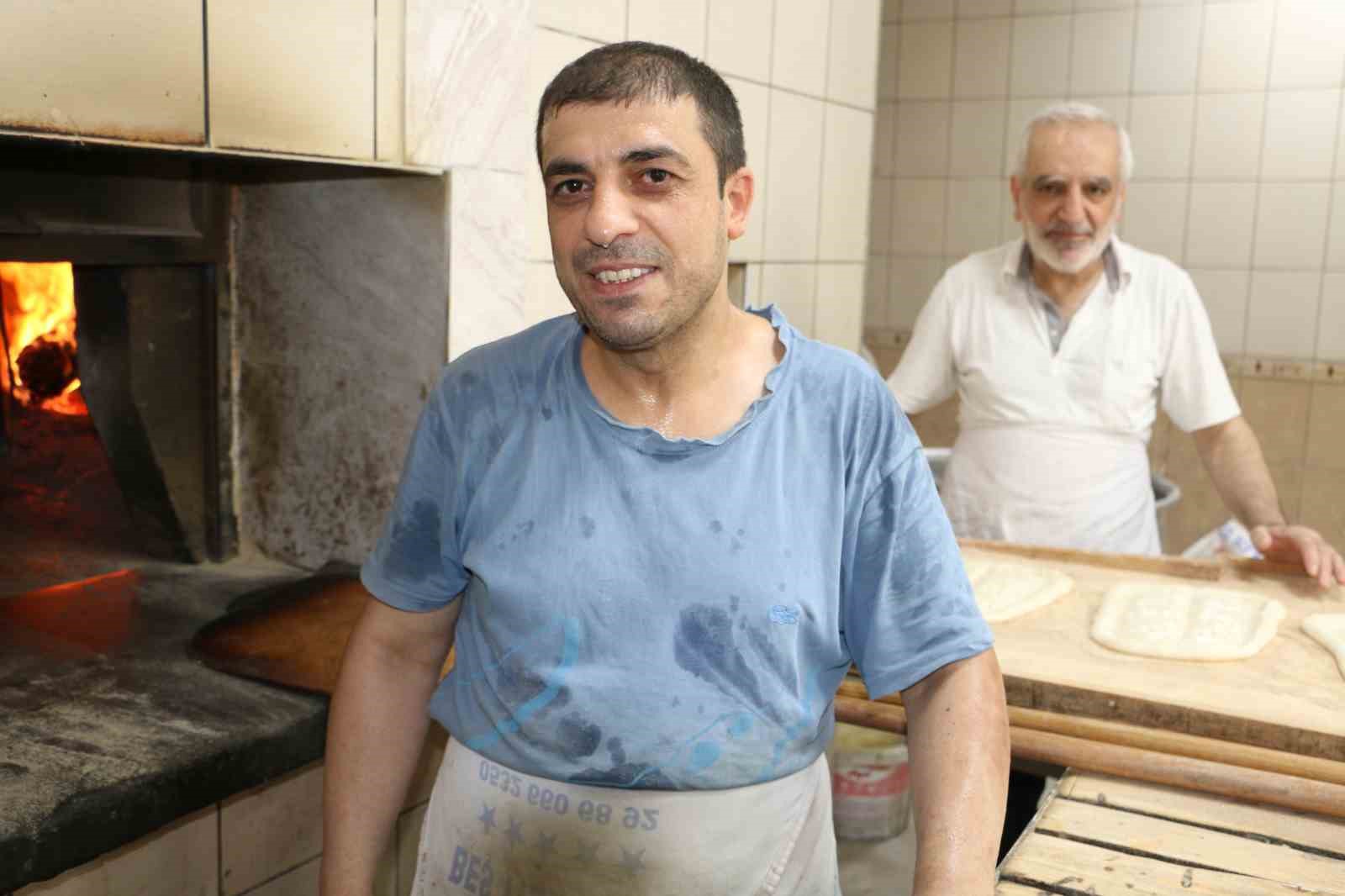 Diyarbakır’da 60 derece sıcakta ’ekmek’ mesaisi